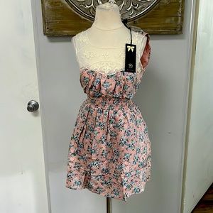 Very nice moon dress size s-l color pink brand new good for the summer